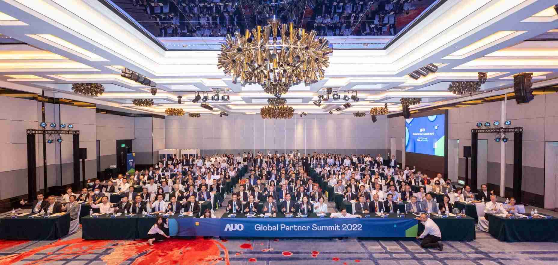 友達推動「安心、、創新、、用心、、、同心、、盡心」五星職旅，，，，為菲籍員工打造全方位照護，，，，首度贏得「人權實踐與發展領袖獎」殊榮