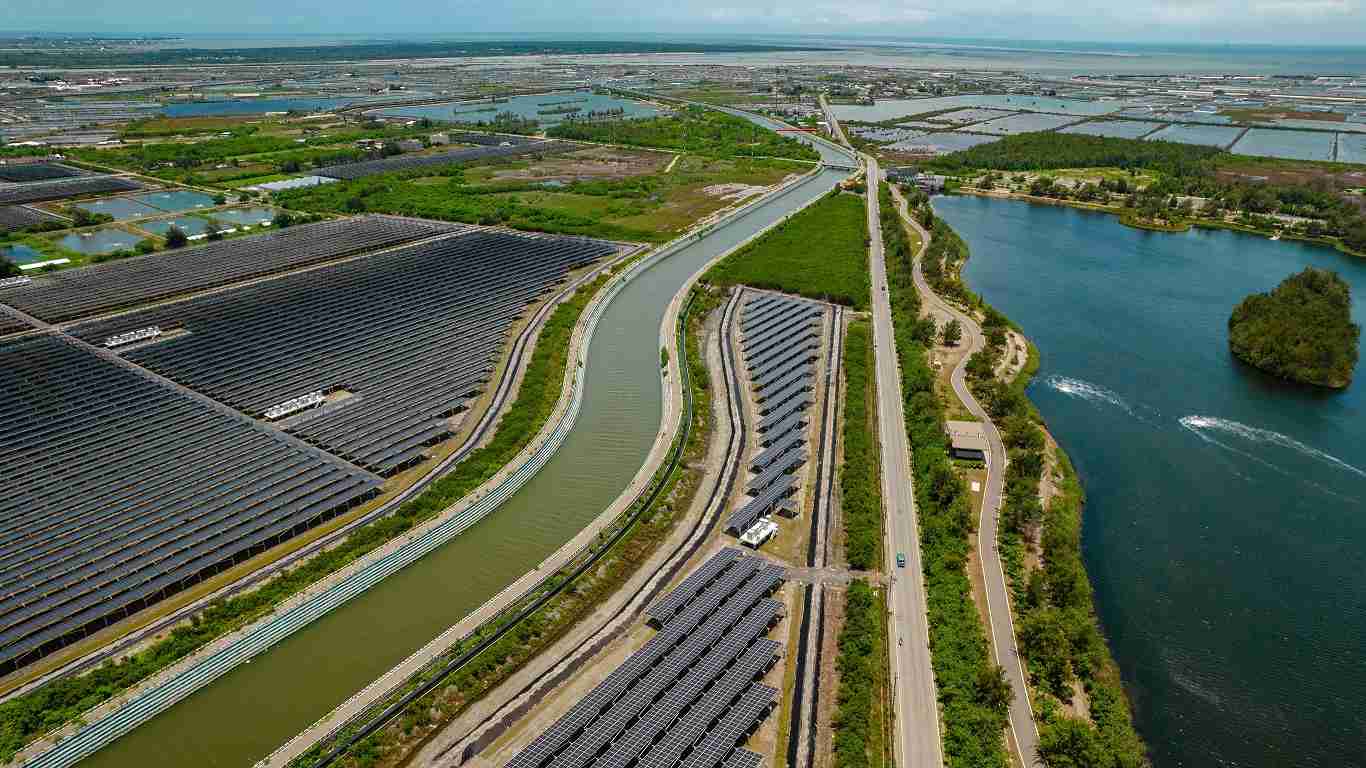 28国际能源事业提供智慧能源管理、、、、太阳能监控管理、、全方位电厂建置及运维解决方案，，，并拥有管理超过6000案场的经验