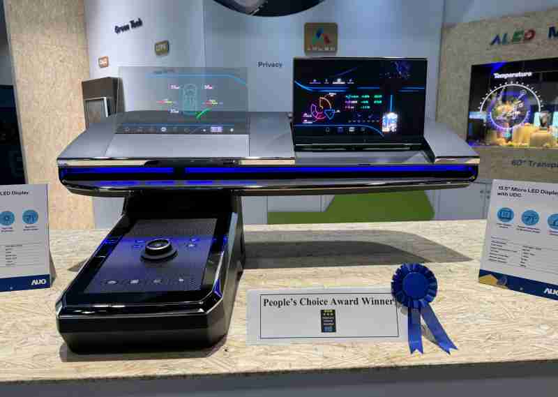 28国际车用Micro LED Display HMI解决方案获”最佳车用显示奖”，，以用户为中心开发，，针对前座驾驶与乘客设计兼具娱乐与安全的高画质屏幕，，，包含车舱前座的Micro LED透明屏幕及全球首款内建镜头的智慧Micro LED显示器